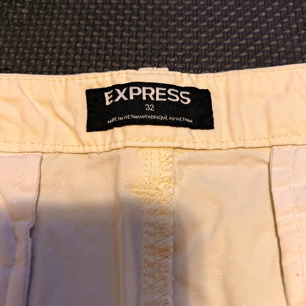 Express Shorts - Yellow - Picture 2 of 4